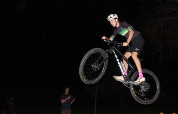 מהפקקים בכביש למסלול האליפטי: ליאור שרר מכשיר את דור המדריכים הבא של רכיבת האופניים בישראל