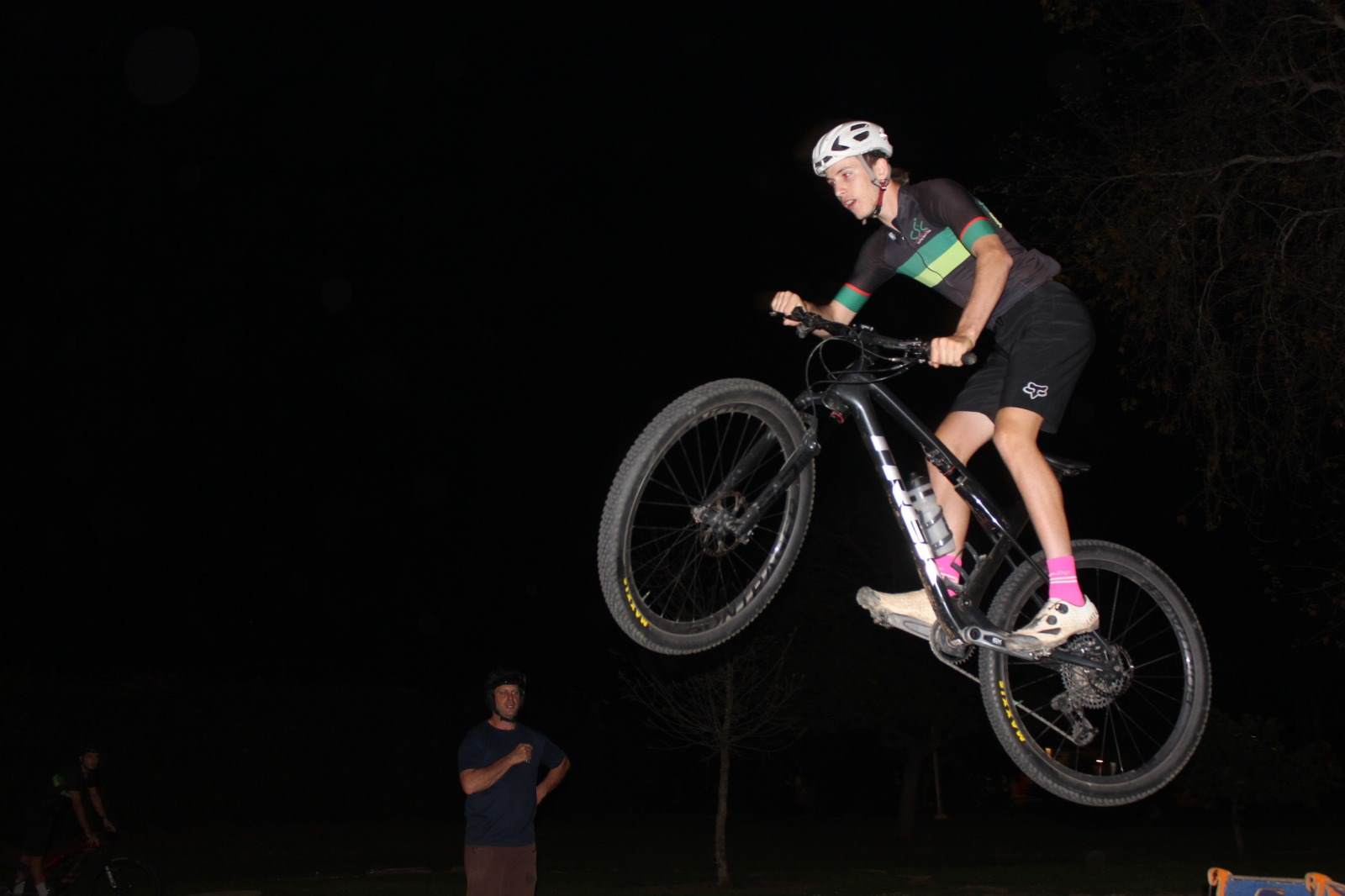 מהפקקים בכביש למסלול האליפטי: ליאור שרר מכשיר את דור המדריכים הבא של רכיבת האופניים בישראל